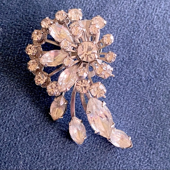 Vintage Rhinestone Clip On Earrings - Picture 7 of 9